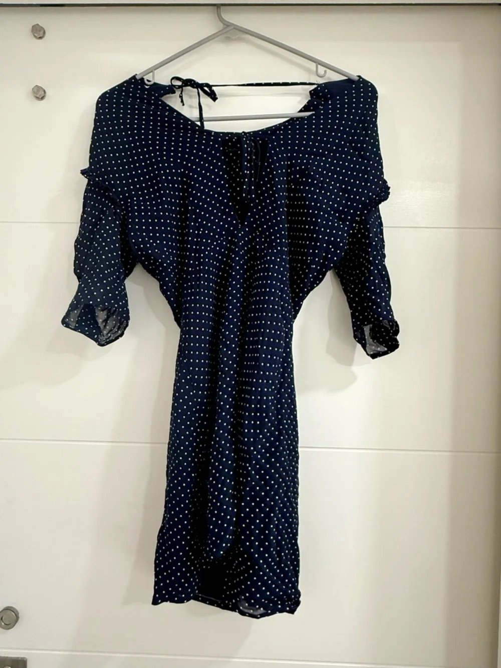 Reformation Gracie Ruched Sleeve Minidress Navy Blue
Polka Dot. Like New. - Picture 4 of 7